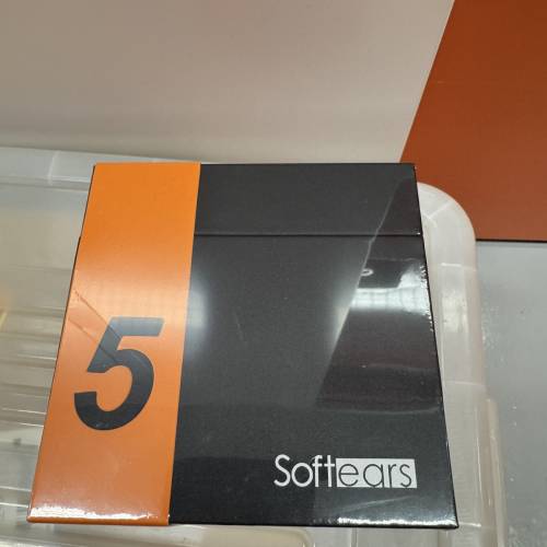 耳機是 Softears（軟耳聲音） 推出的 RSV-MKII（RSV Mark 2） 五單元動鐵入耳式耳機...