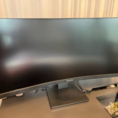 Philips 34吋曲面顯示器100hz Type C 帶鏡頭1500R  $2200 只限日出康城上門自取