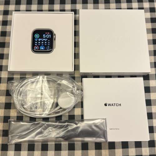 Apple Watch SE 2 44mm 星光色 行貨 95%新 非常少用和新淨 操作和功能全正常 已更新...