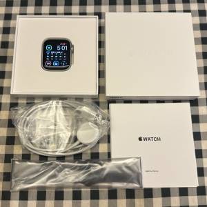 Apple Watch SE 2 44mm 星光色 行貨 95%新 非常少用和新淨 操作和功能全正常 已更新...