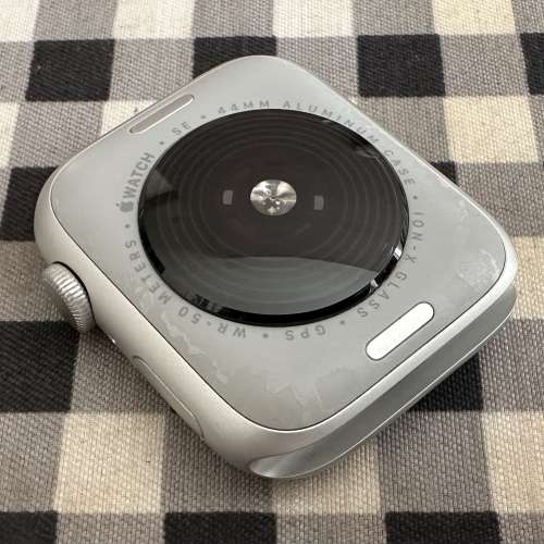 Apple Watch SE 2 44mm 星光色 行貨 95%新 非常少用和新淨 操作和功能全正常 已更新...