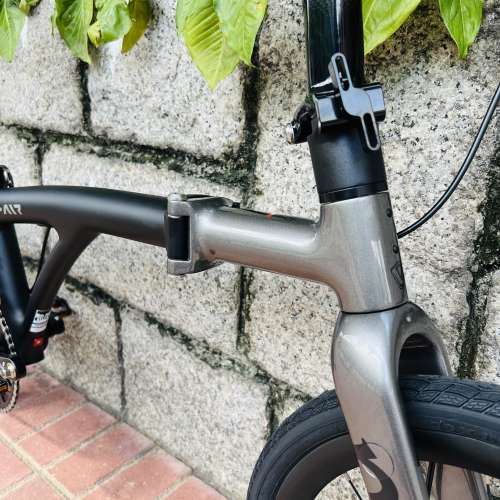 暗影鈦灰 2026  新款 JAVA NEO CB 佳沃 碳纖維 12速電變 油剎桶軸 20吋 406 碳纖維...