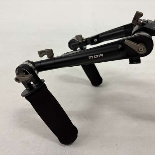 tilta shoulder rig