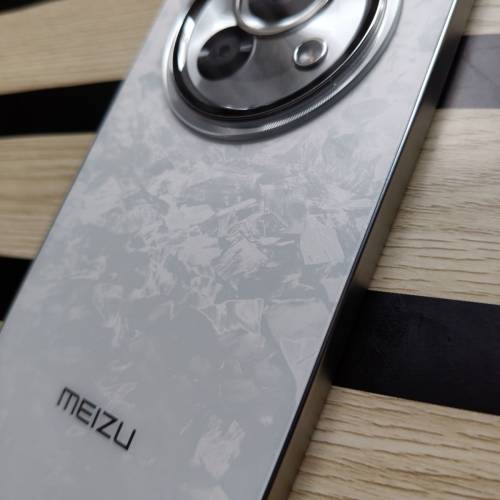 Meizu Lucky 08（12，256，144hz,一億像素，6000mah)
