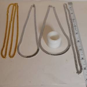 一手四條鍍金粗銅頸鏈，16/18/30吋，加送一個白玉扳指，內徑22mm. 亦可作吊件用，全...