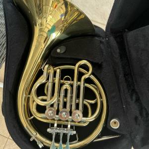 代友出售 j.michael Japanese Technology 金色 法國號 連黑色保護琴盒 (歡迎出價) ...