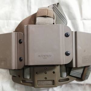 blade tech M4 Triple Thigh Hip Pouch (left)