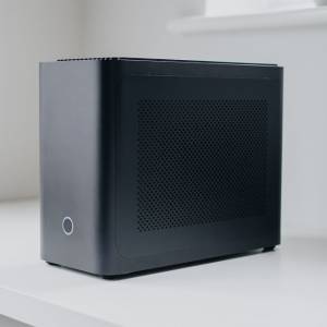 IQUNIX ZX-1 鋁合金一體成型 ITX 機箱