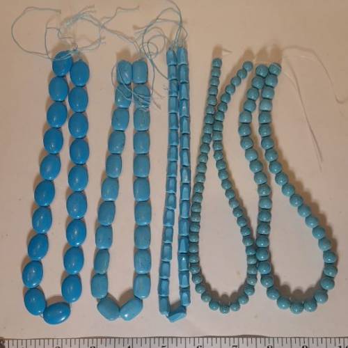 一手五條相信是howlite turquoise珠串，長約16吋，清貨價五條共售350元 。no.28.5.26