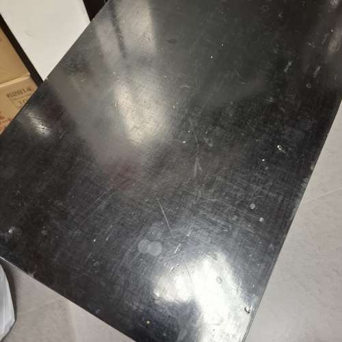 黑色置物櫃