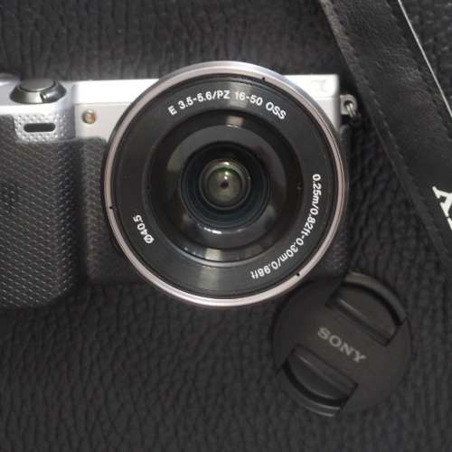Sony NEX 5T (銀灰色 )+ AF16-50mm PZ OSS 鏡
