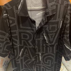 Karl Lagerfeld Shirt size M