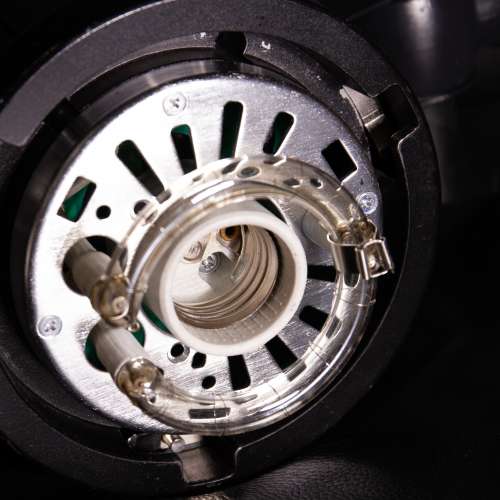 【平售/粗用一流】二手 Godox 神牛 DE300 影樓閃光燈 (300W)  請注意卡口微瑕