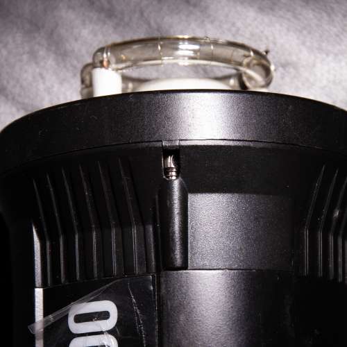 【平售/粗用一流】二手 Godox 神牛 DE300 影樓閃光燈 (300W)  請注意卡口微瑕