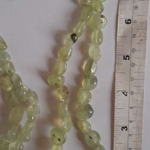 一手三條天然半寶石.相信是topaz.16吋頸鏈。可自行組合一條兩條三條佩戴。三條共售...