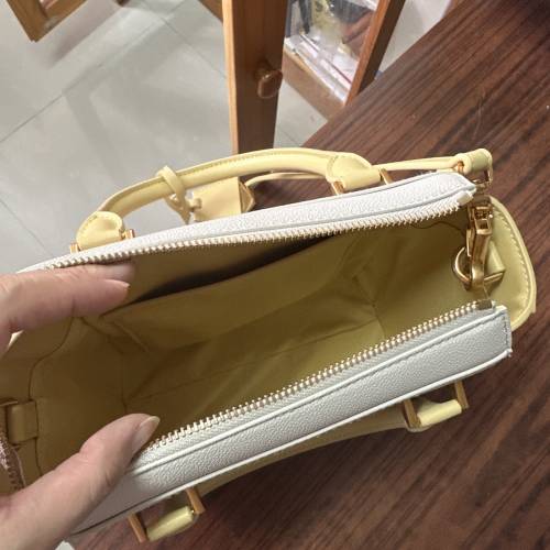 Charles and Keith 拼色手袋