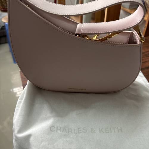Charles and Keith 單肩粉色手袋