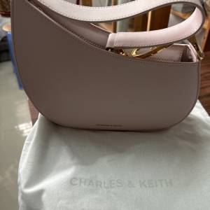 Charles and Keith 單肩粉色手袋