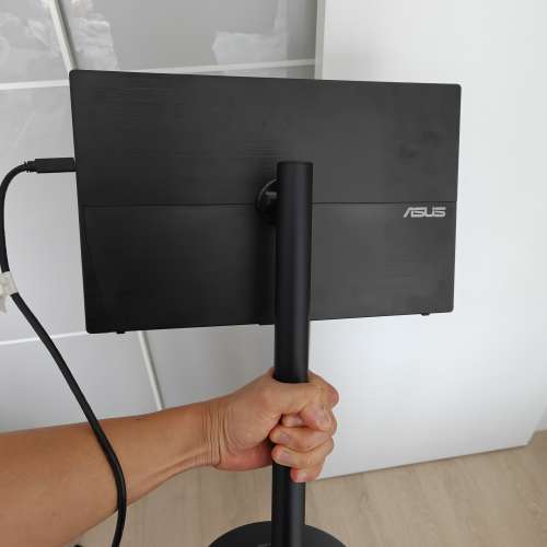 Asus 1080p 15.6 portable monitor with aluminum stand