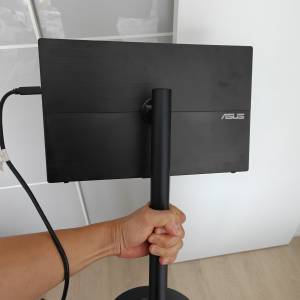 Asus 1080p 15.6 portable monitor with aluminum stand