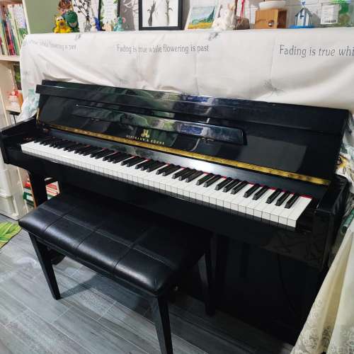 HOFFMANN & KUHNE 直立式鋼琴