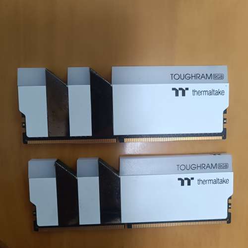 Thermaltake TOUGHRAM RGB 16GB (2x8GB) DDR4 3600MHz 白色