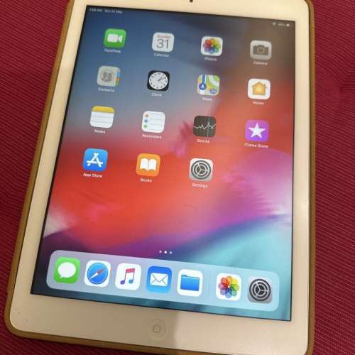 Apple iPad Air 128GB A1475 WiFi + Cellular + Apple Case +  anti-glare , Like New