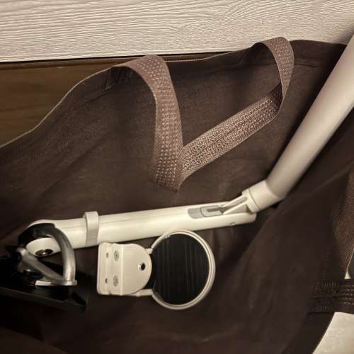 Colebrook Bosson Saunders 顯示器支架