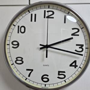 * 金屬外殼 * 時鐘 *
