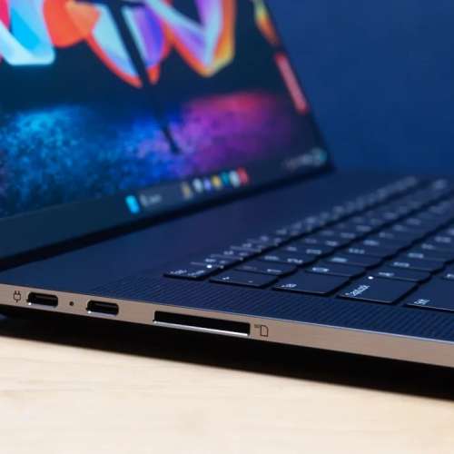 Lenovo ThinkPad Z16 Gen 2（ R9 7940HS, 64GB Ram, 500SSD 4K OLED TOUCH SCREEN)