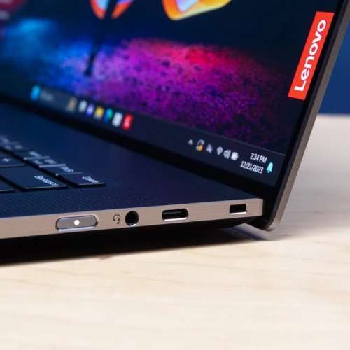 Lenovo ThinkPad Z16 Gen 2（ R9 7940HS, 64GB Ram, 500SSD 4K OLED TOUCH SCREEN)