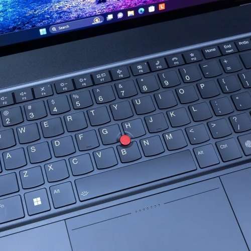 Lenovo ThinkPad Z16 Gen 2（ R9 7940HS, 64GB Ram, 500SSD 4K OLED TOUCH SCREEN)
