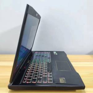 Intel&reg; i7-7700電競筆記本電腦，頂配 16G ddr4 記憶體，samsung 870 evo 2TB SSD固...
