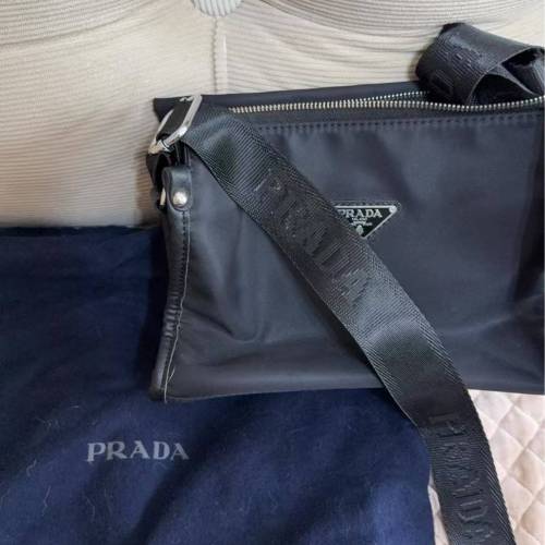 parda黑色尼龍斜孭袋