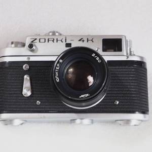 Zorki-4K (Leica 致敬) 底片相機，蘇聯製造 於1970年代， 連Jupiter-8/Industar-50鏡...