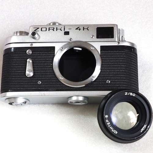 Zorki-4K (Leica 致敬) 底片相機，蘇聯製造 於1970年代， 連Jupiter-8/Industar-50鏡...
