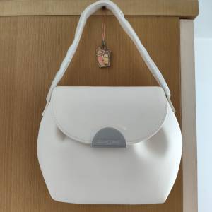 Lanc&ocirc;me ~ Brandnew White Handbag &middot; 全新白色手袋