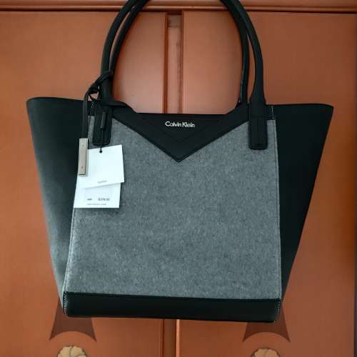 Calvin Klein ~ Brandnew Black-Grey Leather Handbag &middot; 全新灰黑色皮手袋