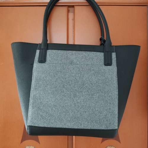 Calvin Klein ~ Brandnew Black-Grey Leather Handbag &middot; 全新灰黑色皮手袋