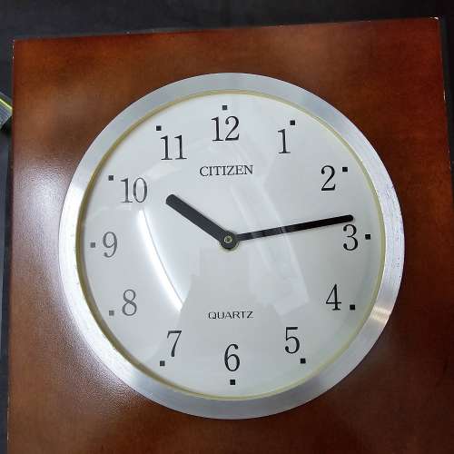* 日本 * Citizen * 星晨＊實木殼 * 石英 鐘 *