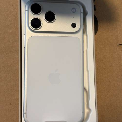 苹果 iPhone 17 Pro Max - 2TB 银色（已解锁）苹果更换 0 次充电周期