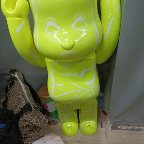 是 BE@RBRICK x MSGM