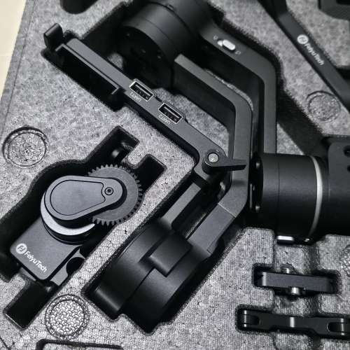 FeiyuTech AK2000 穩定器連跟焦器套裝