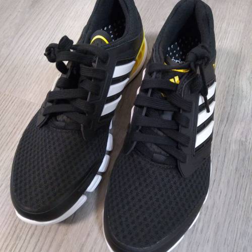 Adidas CC Revolution U跑鞋