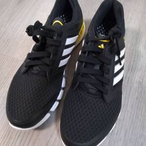 Adidas CC Revolution U跑鞋