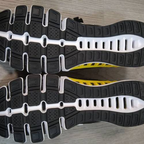 Adidas CC Revolution U跑鞋
