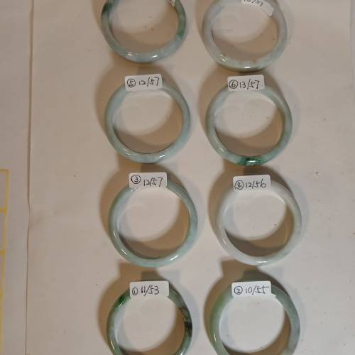 清貨價出售 翡翠A玉手鈪 ，圓滑 好水頭， 原價800元， 現清貨每隻380元，多量價錢可...