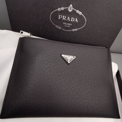 Prada 手拿包