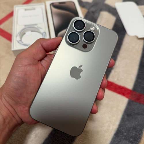iPhone 15pro 256gb,電池健康度88，港行雙卡極新，所有原裝，所有功能正常，全套齊！