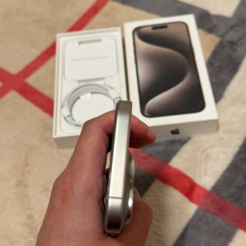 iPhone 15pro 256gb,電池健康度88，港行雙卡極新，所有原裝，所有功能正常，全套齊！